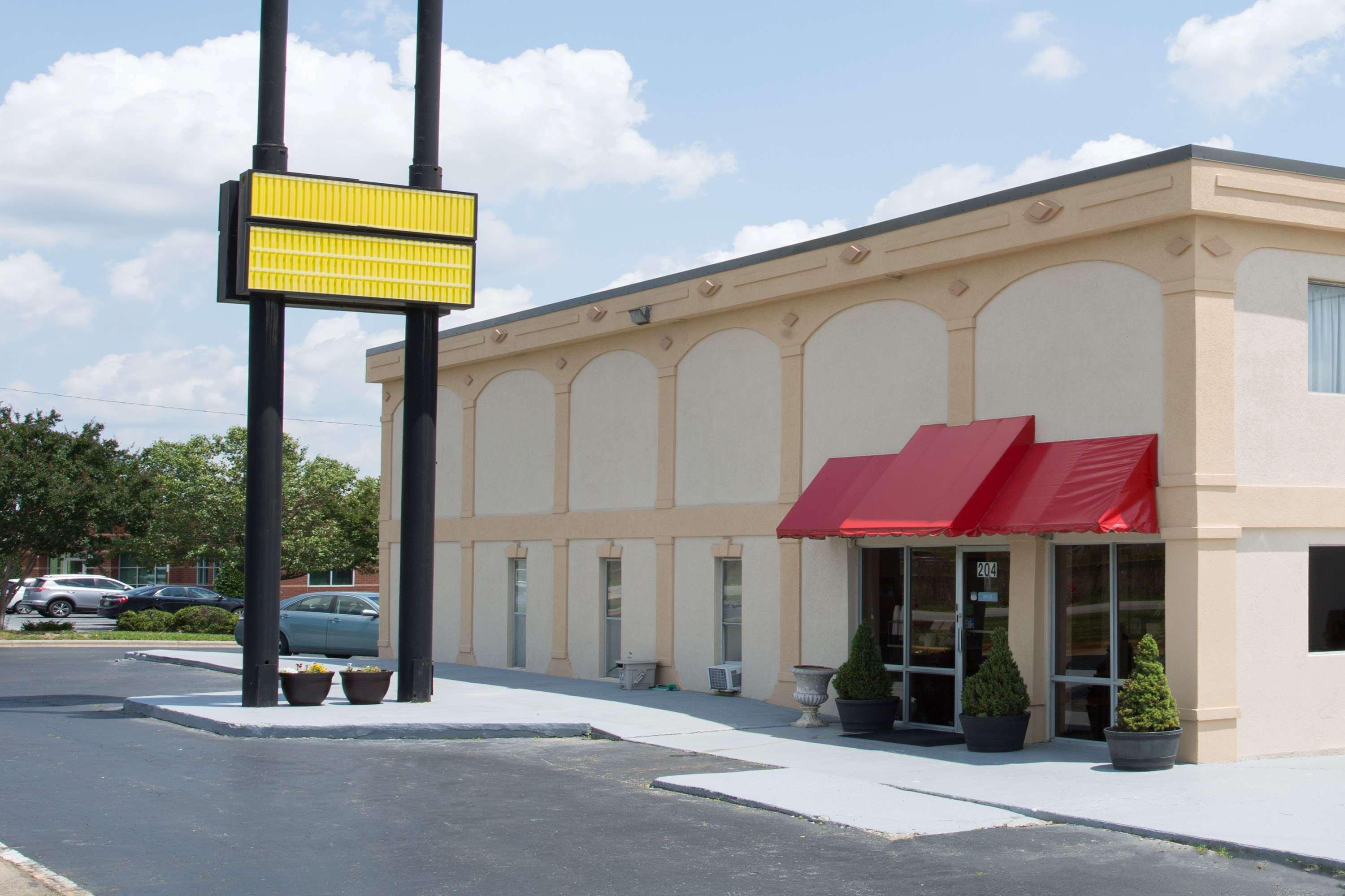 Super 8 By Wyndham Greensboro Exterior photo